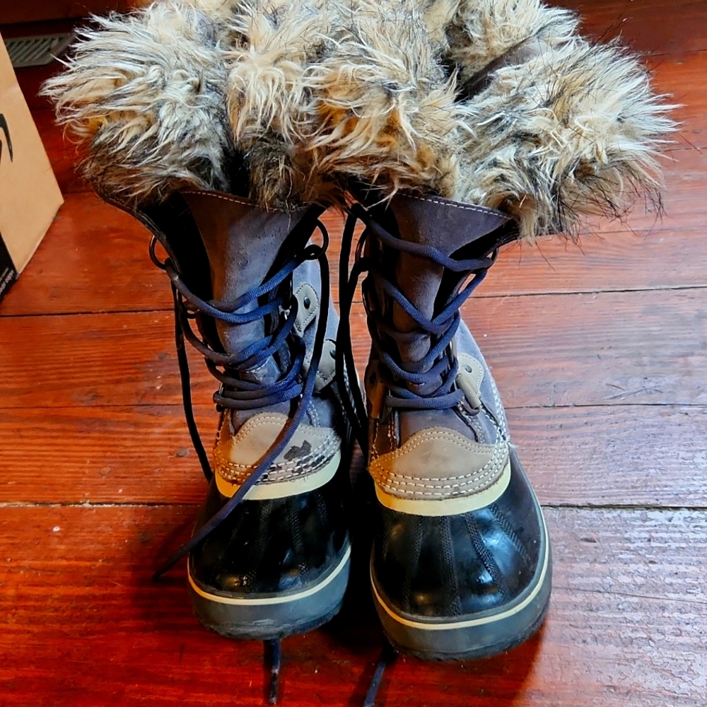 Sorel winter boots size 6